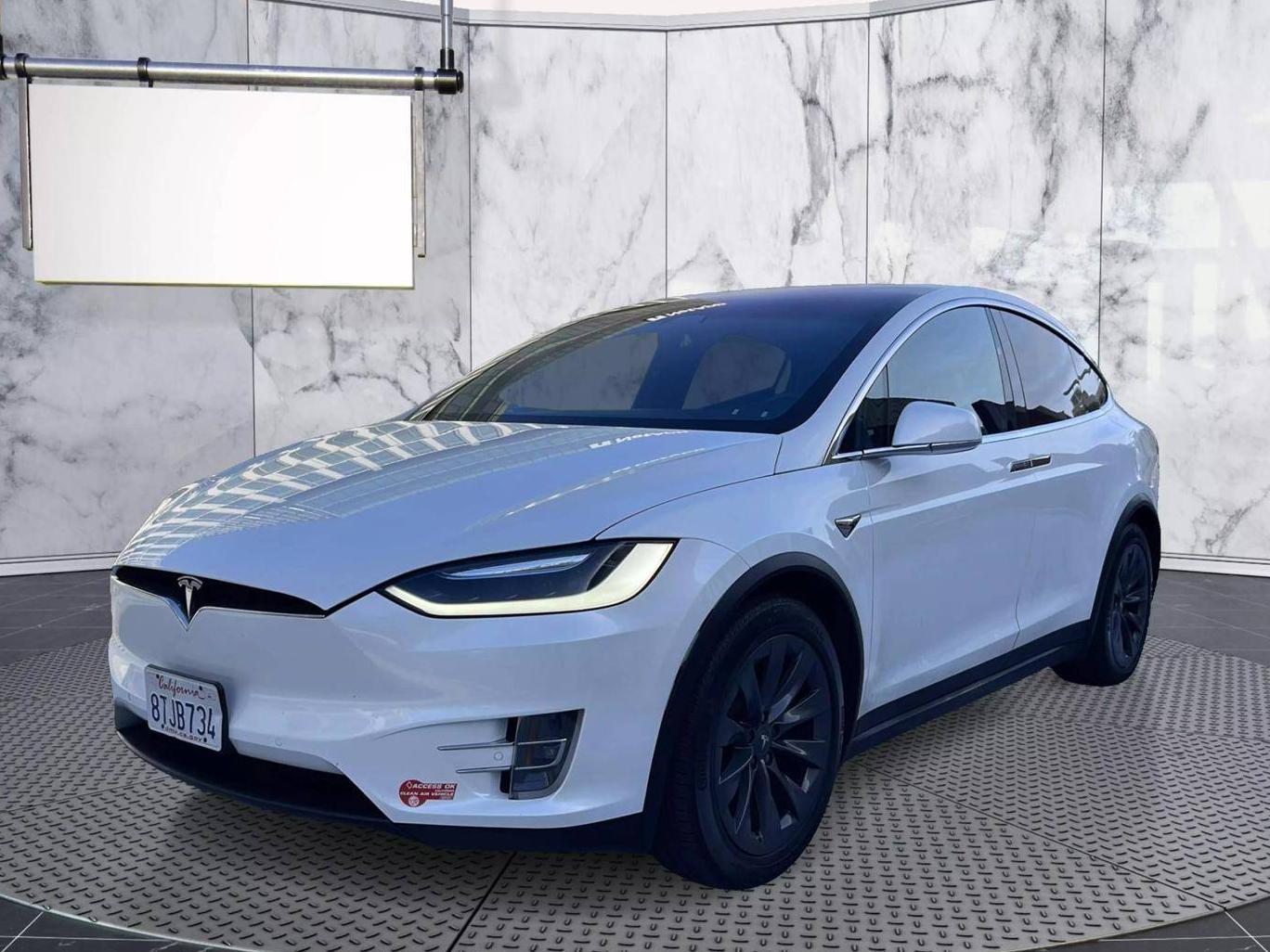 TESLA MODEL X 2017 5YJXCAE28HF064368 image